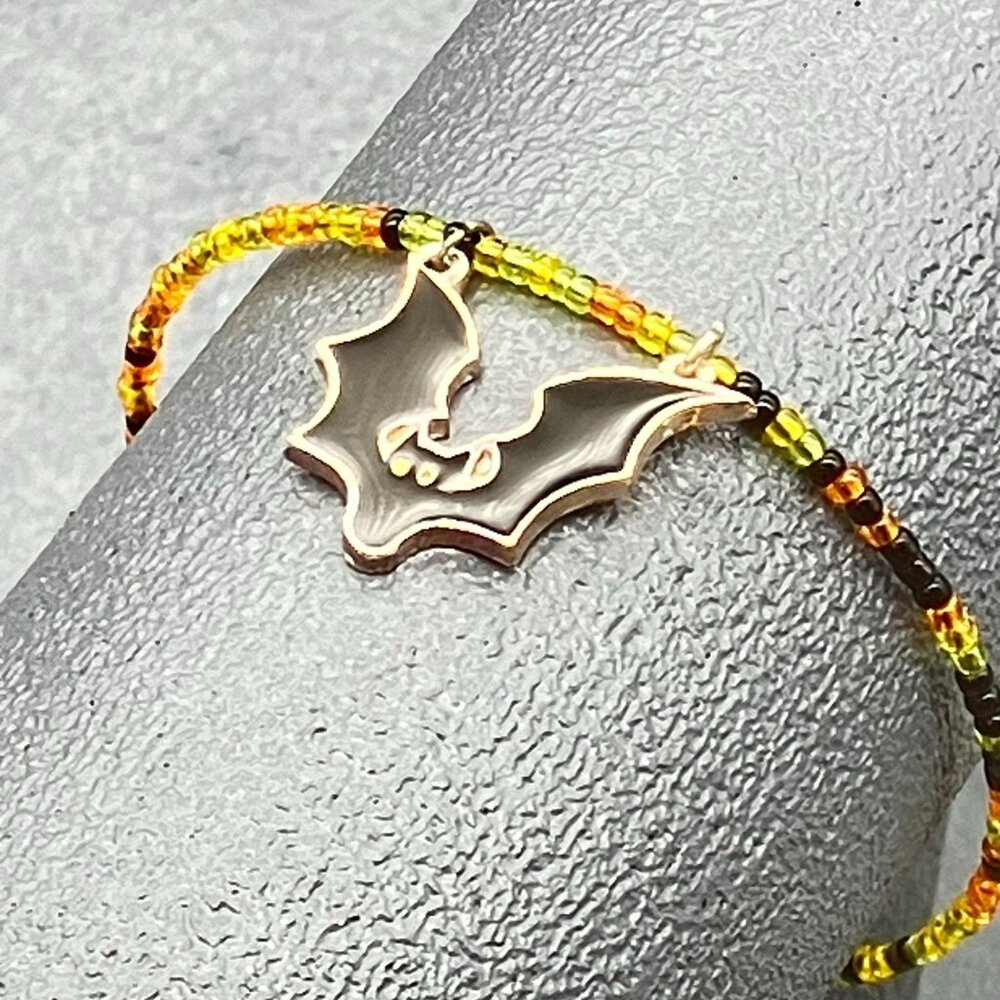 Halloween Bat Charm Bracelet 7 In Beaded Memory Wire Silver Black Green Orange